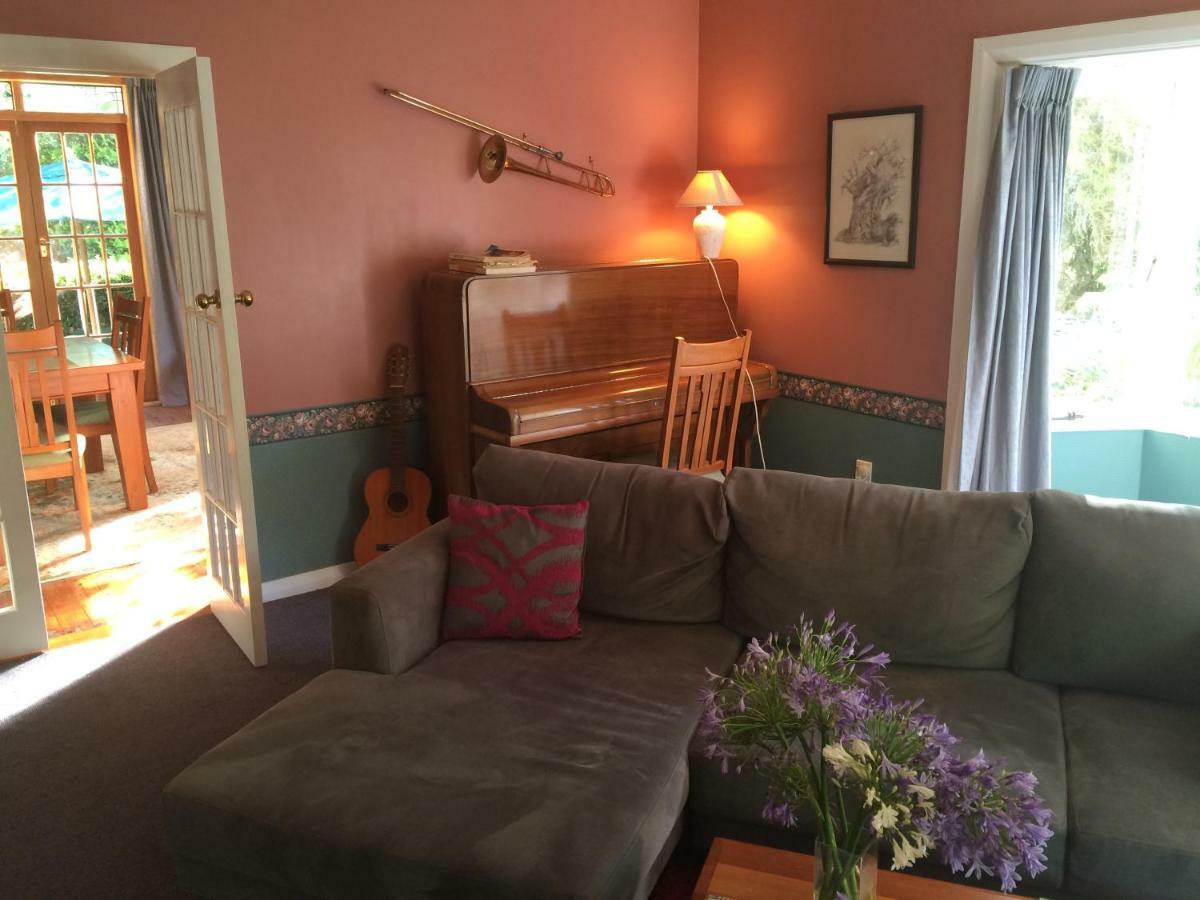 Cherry Tree Manor Bed & Breakfast Tamahere